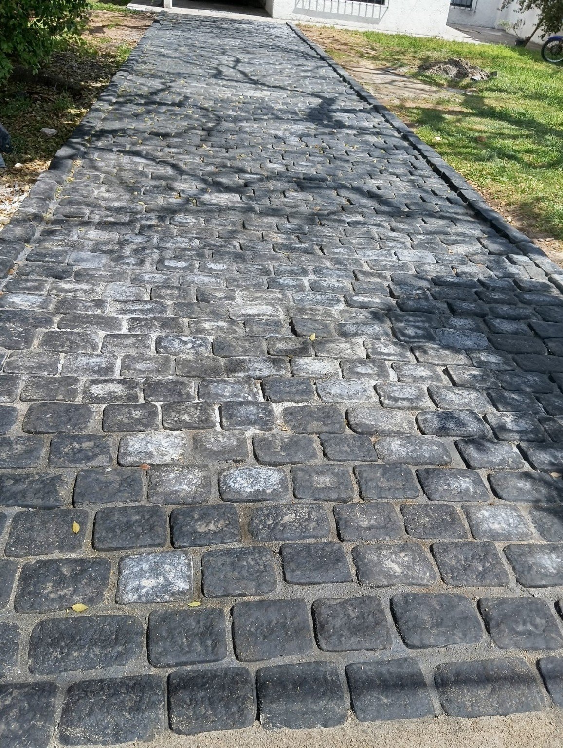 Camino de adoquines